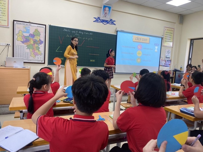 Hà Nội thí điểm học bạ số ở 3 cấp phổ thông- Ảnh 1. Hà Nội thí điểm học bạ số ở 3 cấp phổ thông- Ảnh 1.