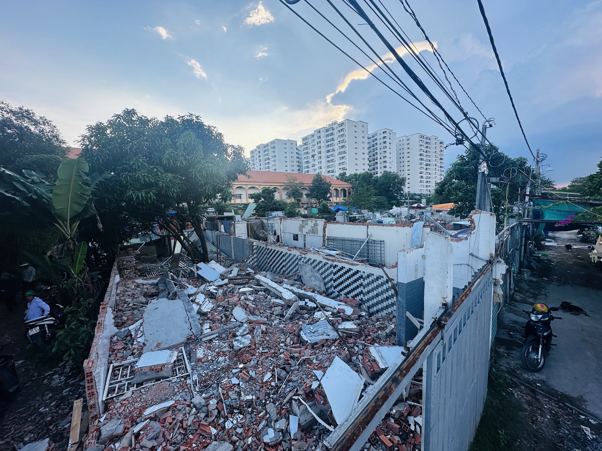 Kỷ luật nhiều cán bộ để xây nhà không phép- Ảnh 1. Kỷ luật nhiều cán bộ để xây nhà không phép- Ảnh 1.