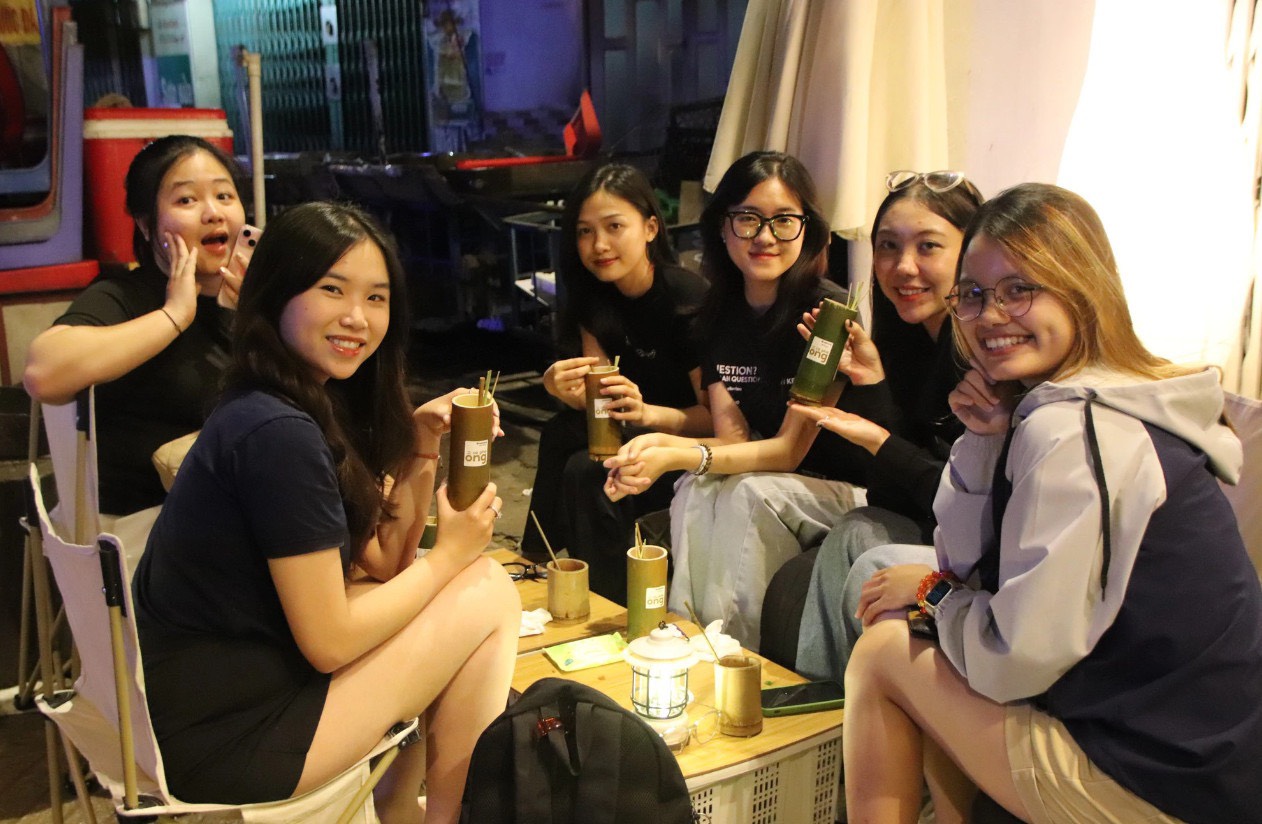 Lao động lớn tuổi hay gen Z: Nhà tuyển dụng sẽ ngán 'nhảy việc'?- Ảnh 1. Lao động lớn tuổi hay gen Z: Nhà tuyển dụng sẽ ngán 'nhảy việc'?- Ảnh 1.