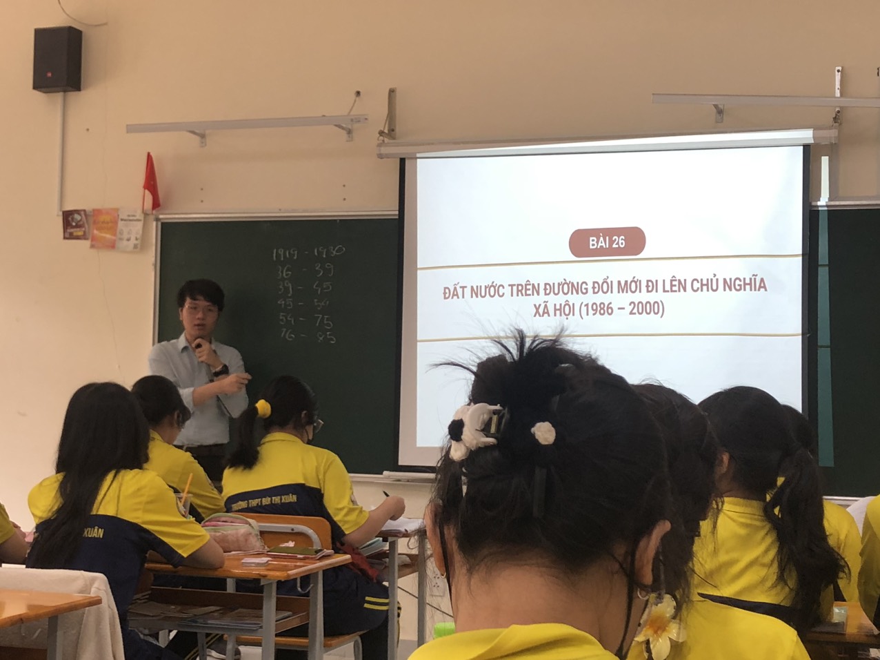 Một cách hướng nghiệp mới: Cho học sinh tập làm giáo viên- Ảnh 1. Một cách hướng nghiệp mới: Cho học sinh tập làm giáo viên- Ảnh 1.