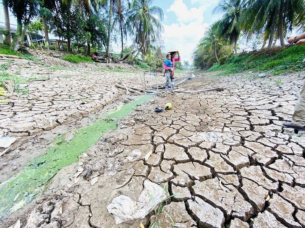 Nắng nóng tăng cường, mặn tiến sâu vào các sông- Ảnh 1. Nắng nóng tăng cường, mặn tiến sâu vào các sông- Ảnh 1.