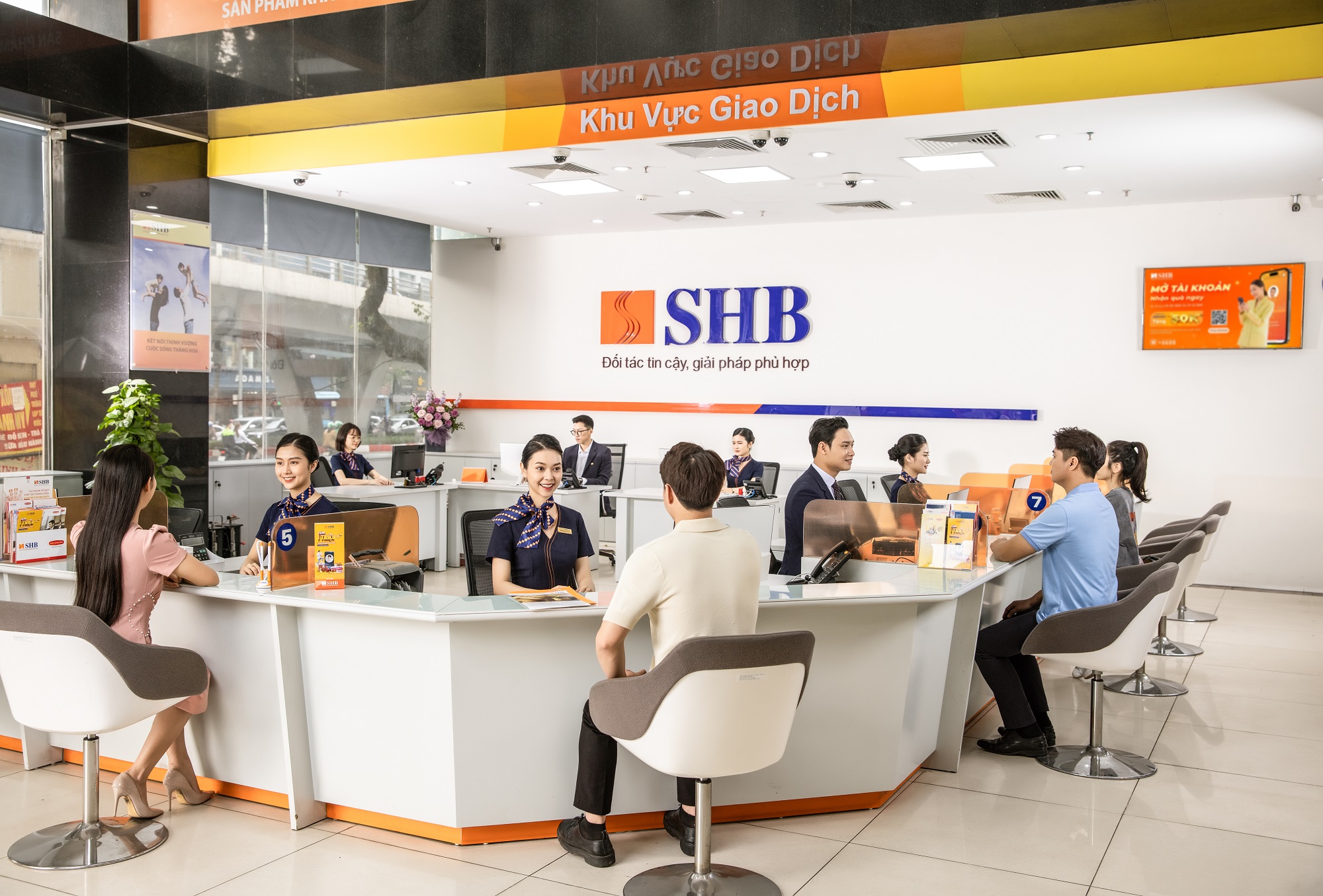 SHB đồng loạt giảm lãi suất cho vay chỉ còn từ 5,79%/năm- Ảnh 1. SHB đồng loạt giảm lãi suất cho vay chỉ còn từ 5,79%/năm- Ảnh 1.