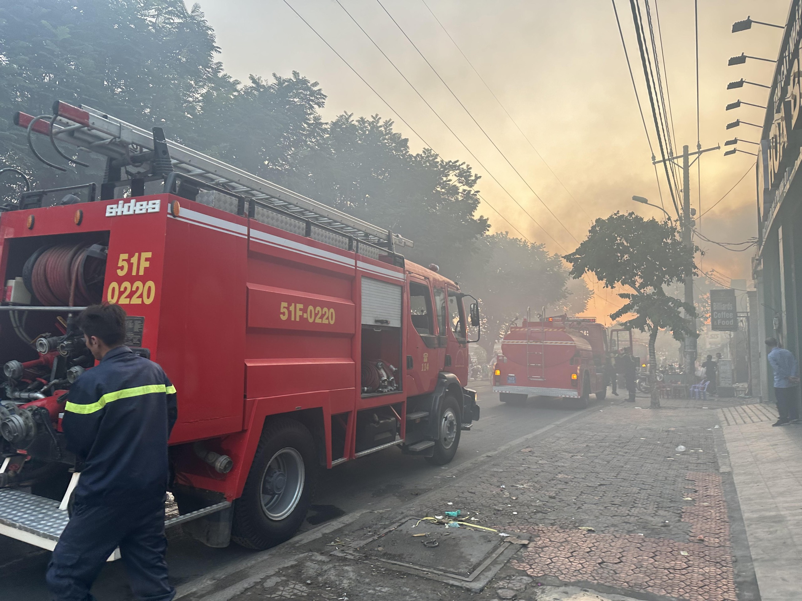 TP.HCM: Cháy cửa hàng Bách Hóa Xanh ở Q.7- Ảnh 1. TP.HCM: Cháy cửa hàng Bách Hóa Xanh ở Q.7- Ảnh 1.