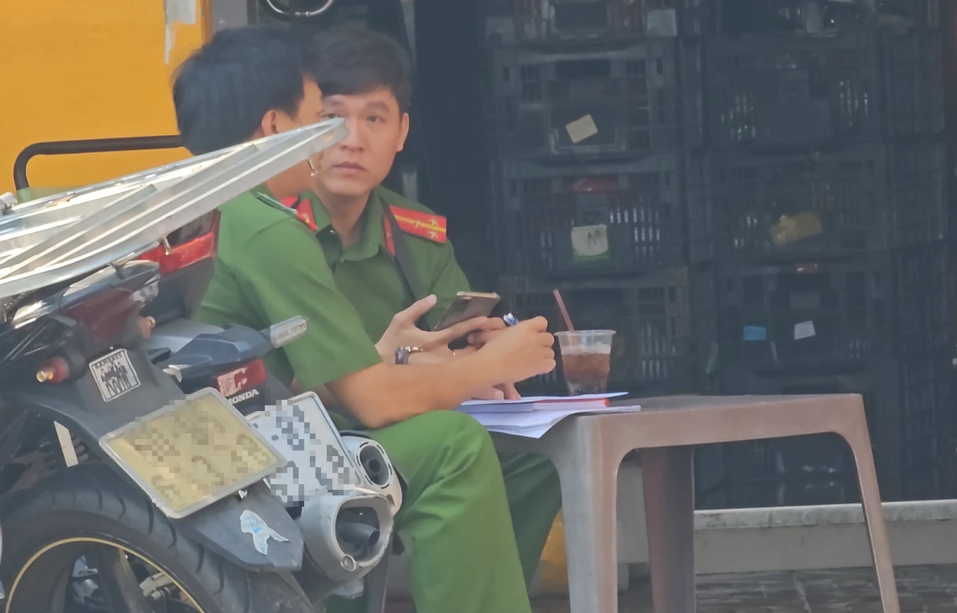 TP.HCM: Cháy cửa hàng Bách Hóa Xanh ở Q.7- Ảnh 3. TP.HCM: Cháy cửa hàng Bách Hóa Xanh ở Q.7- Ảnh 3.