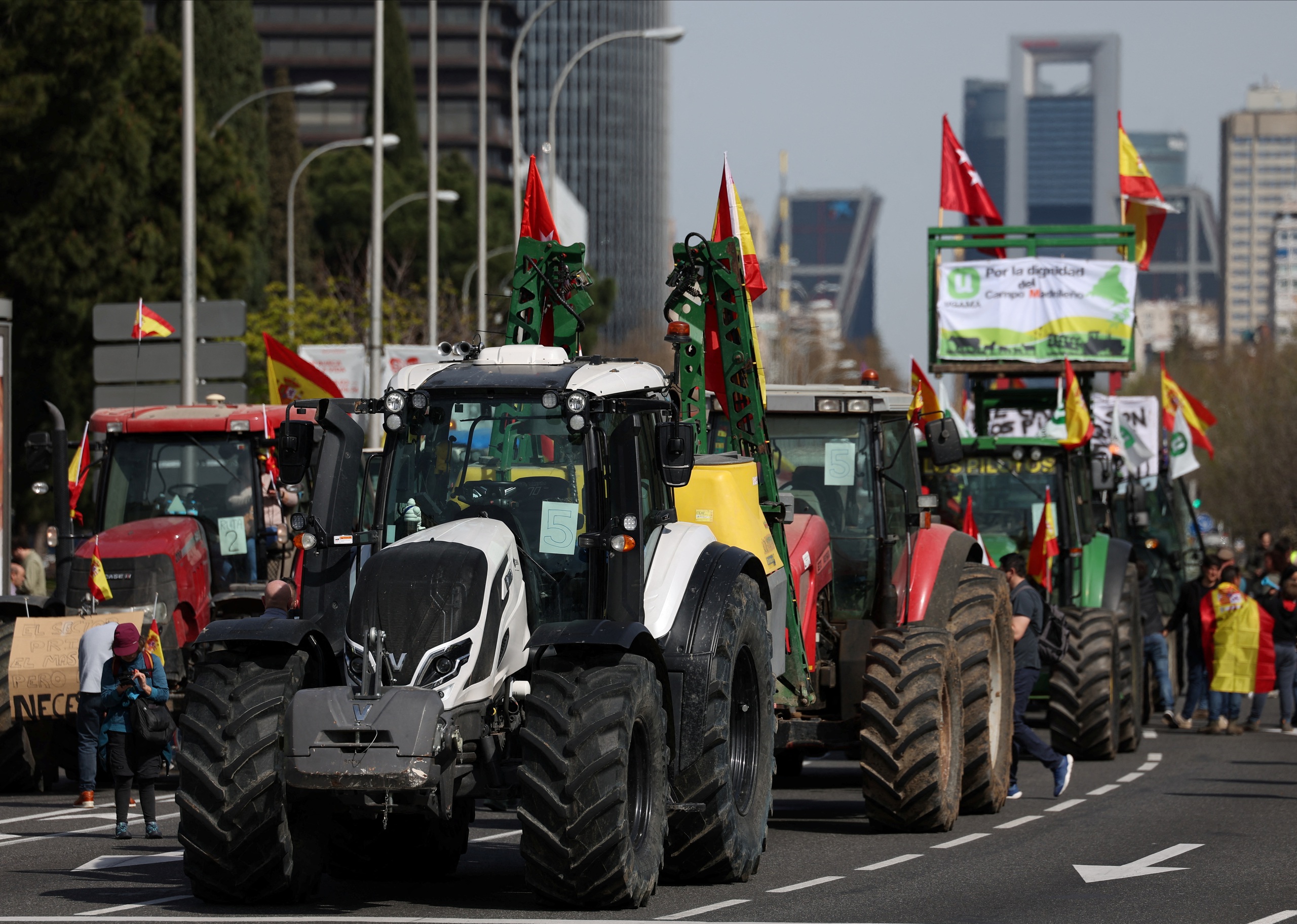 Trời phải chịu đất- Ảnh 1. Trời phải chịu đất- Ảnh 1.