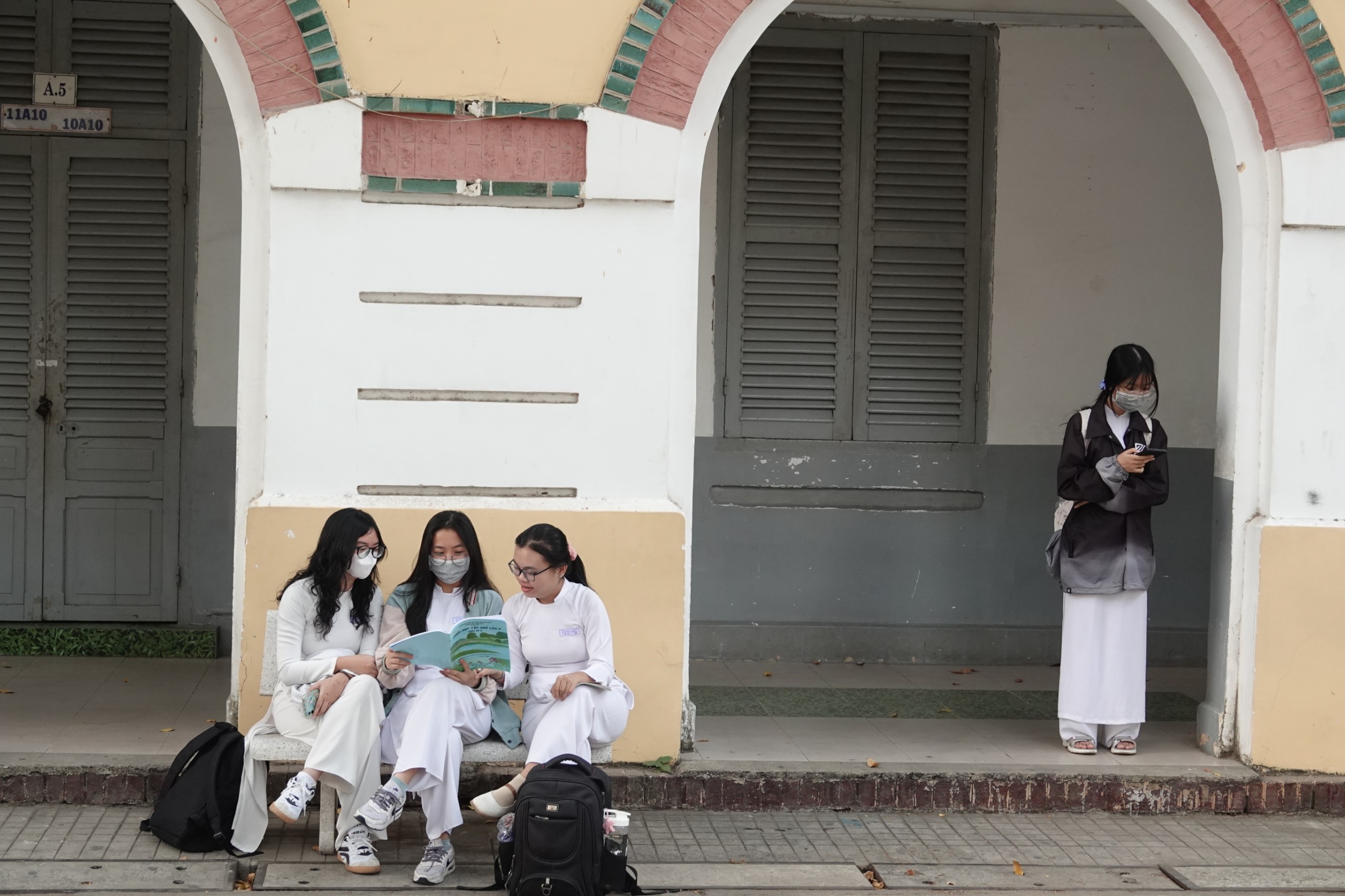 Tư vấn mùa thi ở ngôi trường 106 tuổi tại TP.HCM- Ảnh 1. Tư vấn mùa thi ở ngôi trường 106 tuổi tại TP.HCM- Ảnh 1.