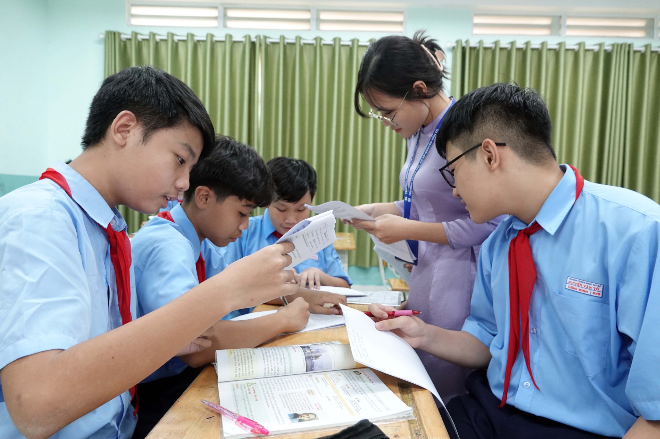 Hạ chuẩn giáo viên: Tuyển thêm được 10.000 người, cần 400 tỉ đồng để nâng chuẩn?- Ảnh 2.