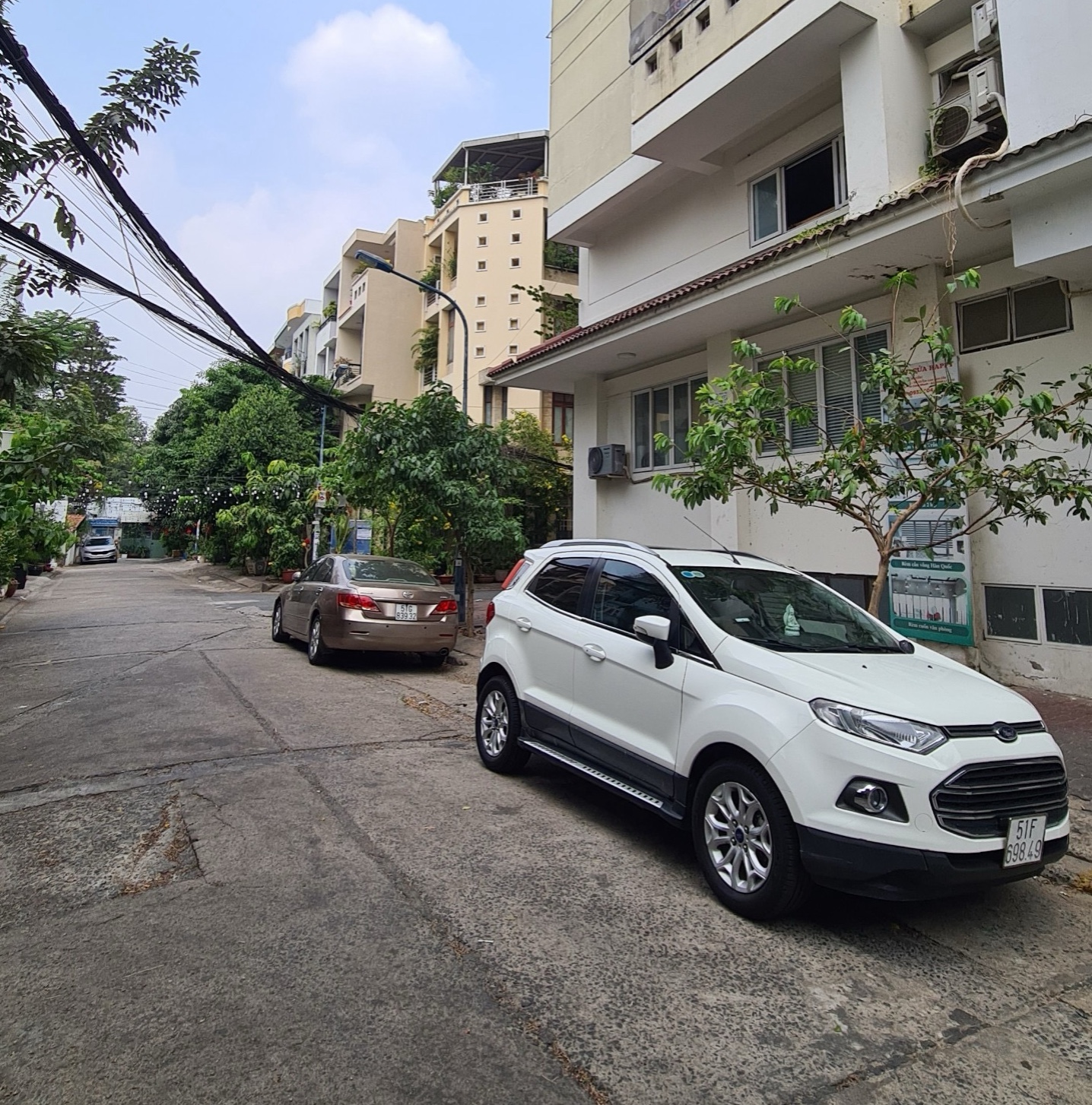 Nhiều ô tô của người dân ở TP.HCM liên tục bị kẻ lạ rạch phá- Ảnh 2.