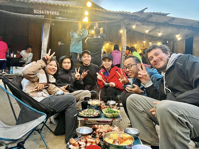 Chinh phục biển mây Ky Quan San, ngắm hoa đỗ quyên rừng Chinh phục biển mây Ky Quan San, ngắm hoa đỗ quyên rừng