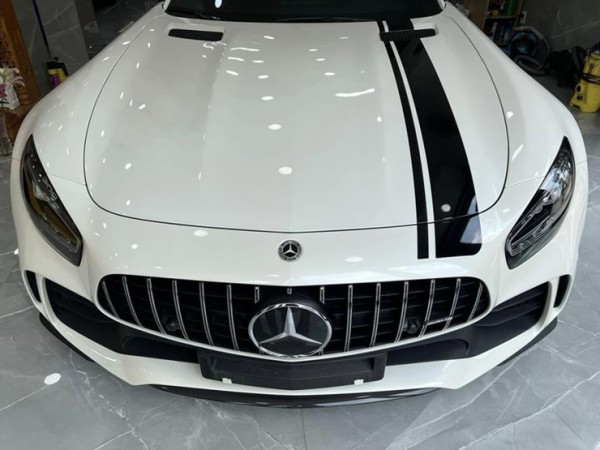 Qua Vũ "chốt đơn" Mercedes-AMG GT R hơn 11 tỷ đồng chỉ sau vài phút xem xe