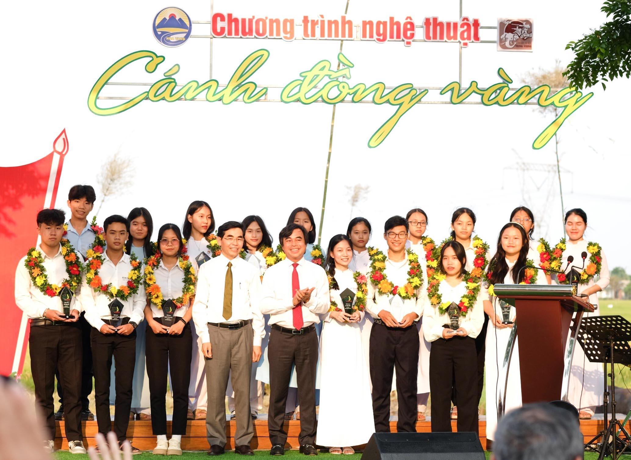 Giải thưởng khuyến tài Đỗ Thúc Tịnh vinh danh học sinh giỏi, hiếu học- Ảnh 3. Giải thưởng khuyến tài Đỗ Thúc Tịnh vinh danh học sinh giỏi, hiếu học- Ảnh 3.