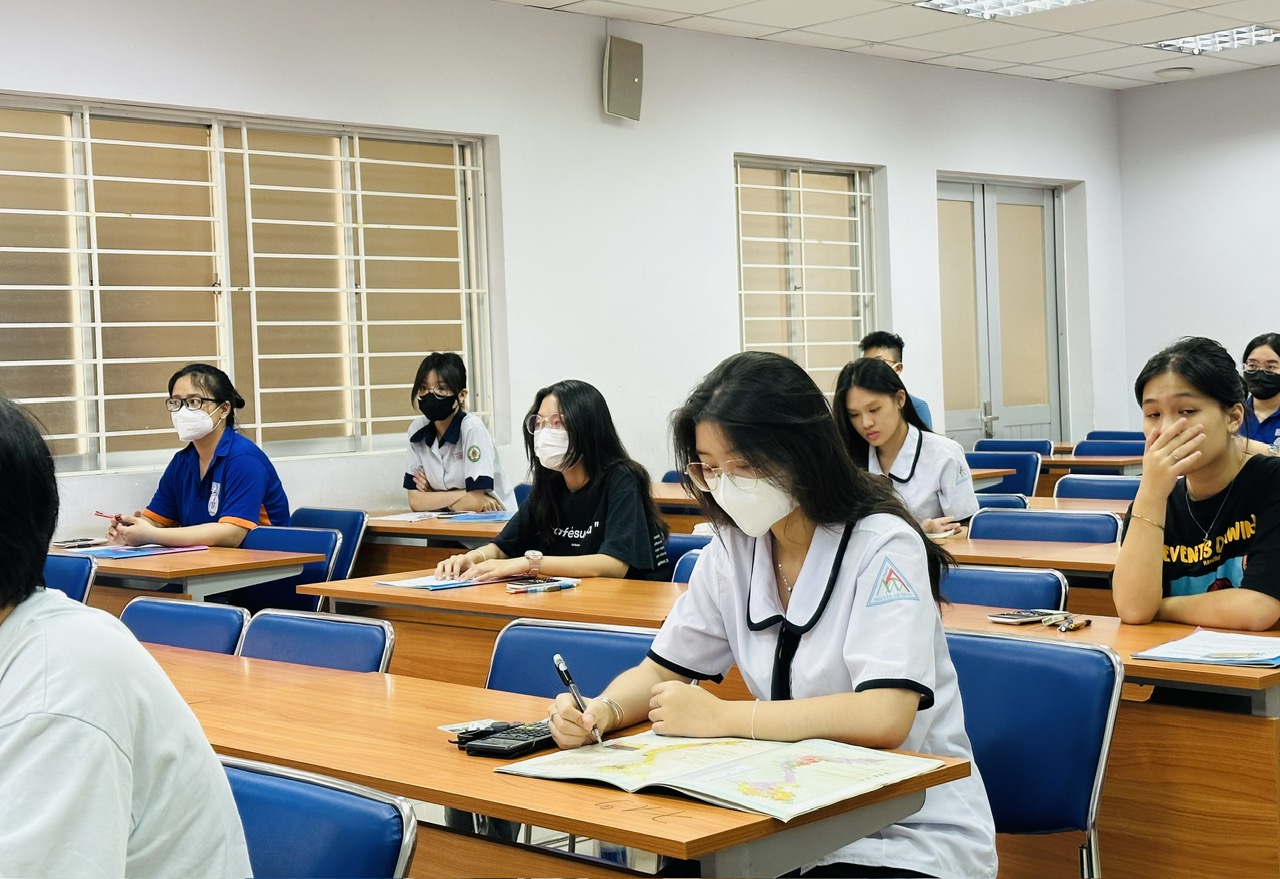 Hôm nay thí sinh thi đánh giá năng lực xét tuyển vào hơn 100 trường ĐH, CĐ - Ảnh 3. Hôm nay thí sinh thi đánh giá năng lực xét tuyển vào hơn 100 trường ĐH, CĐ - Ảnh 3.