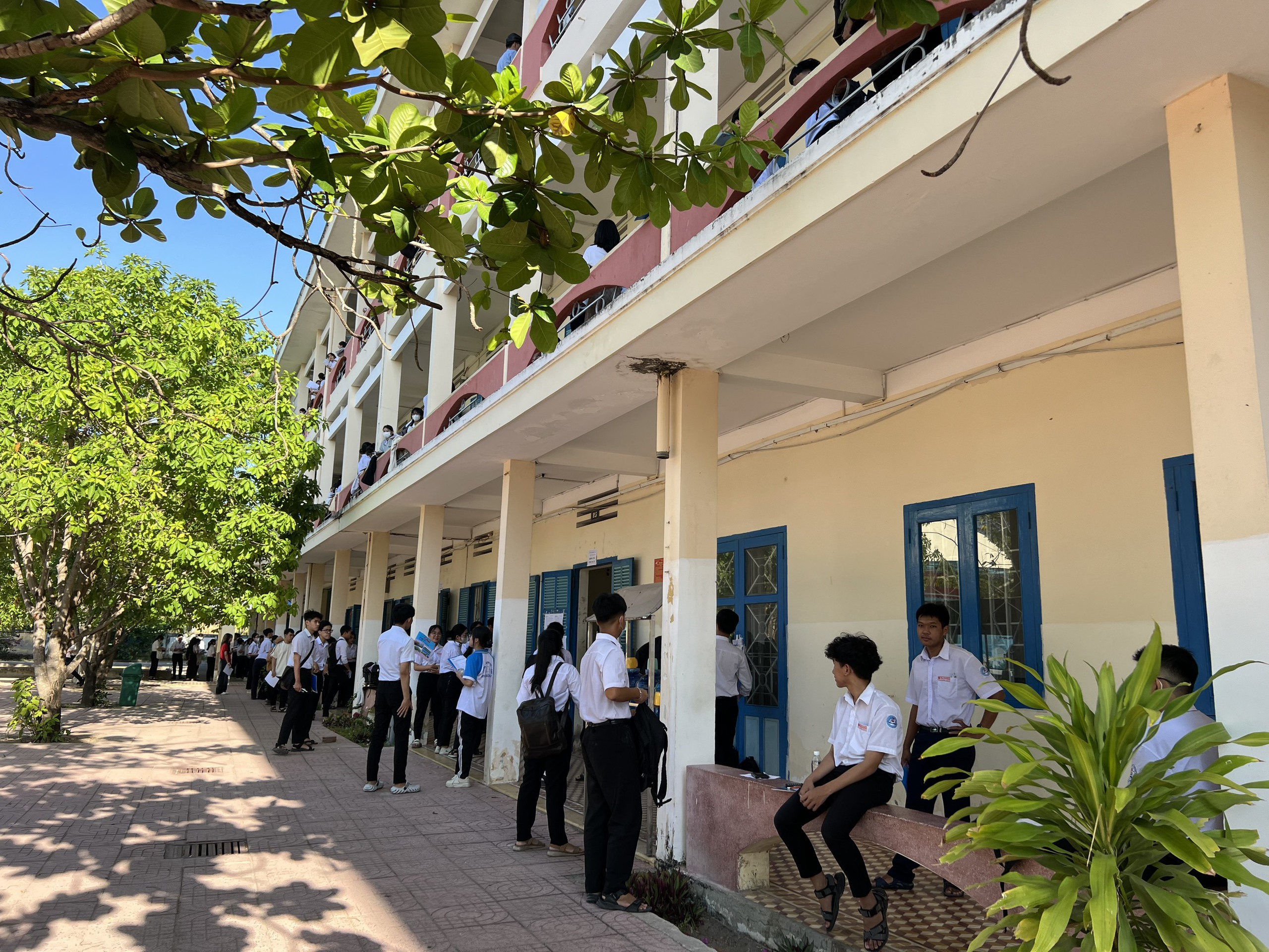 Khánh Hòa: Hơn 4.000 thí sinh thi đánh giá năng lực, lần đầu tổ chức tại huyện- Ảnh 2. Khánh Hòa: Hơn 4.000 thí sinh thi đánh giá năng lực, lần đầu tổ chức tại huyện- Ảnh 2.