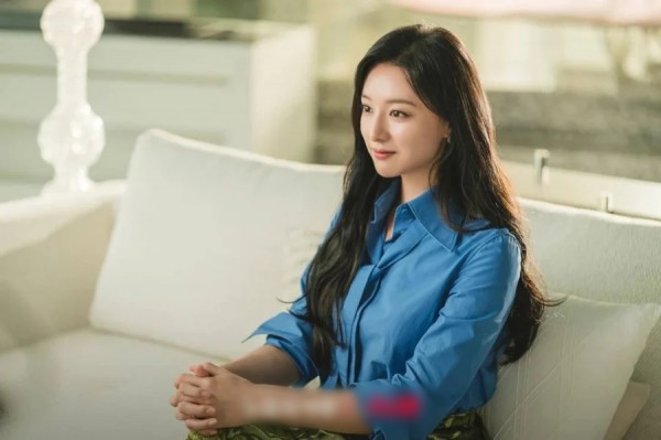 Loạt kiểu tóc giúp Kim Ji Won đẹp tựa 