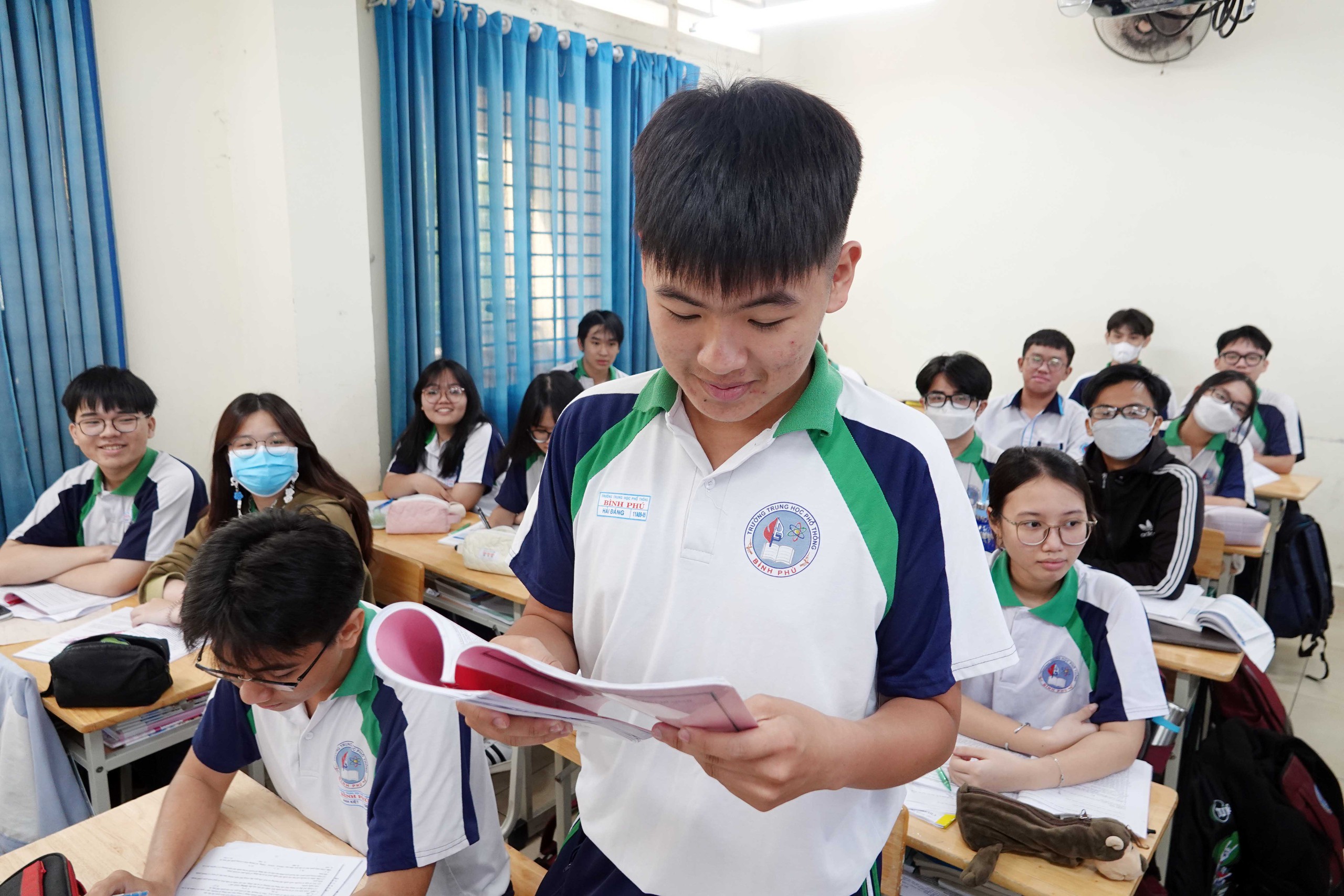 Chọn sách giáo khoa sát với đề thi tốt nghiệp THPT?- Ảnh 2. Học sinh lớp 11 đang theo học Chương trình GDPT 2018