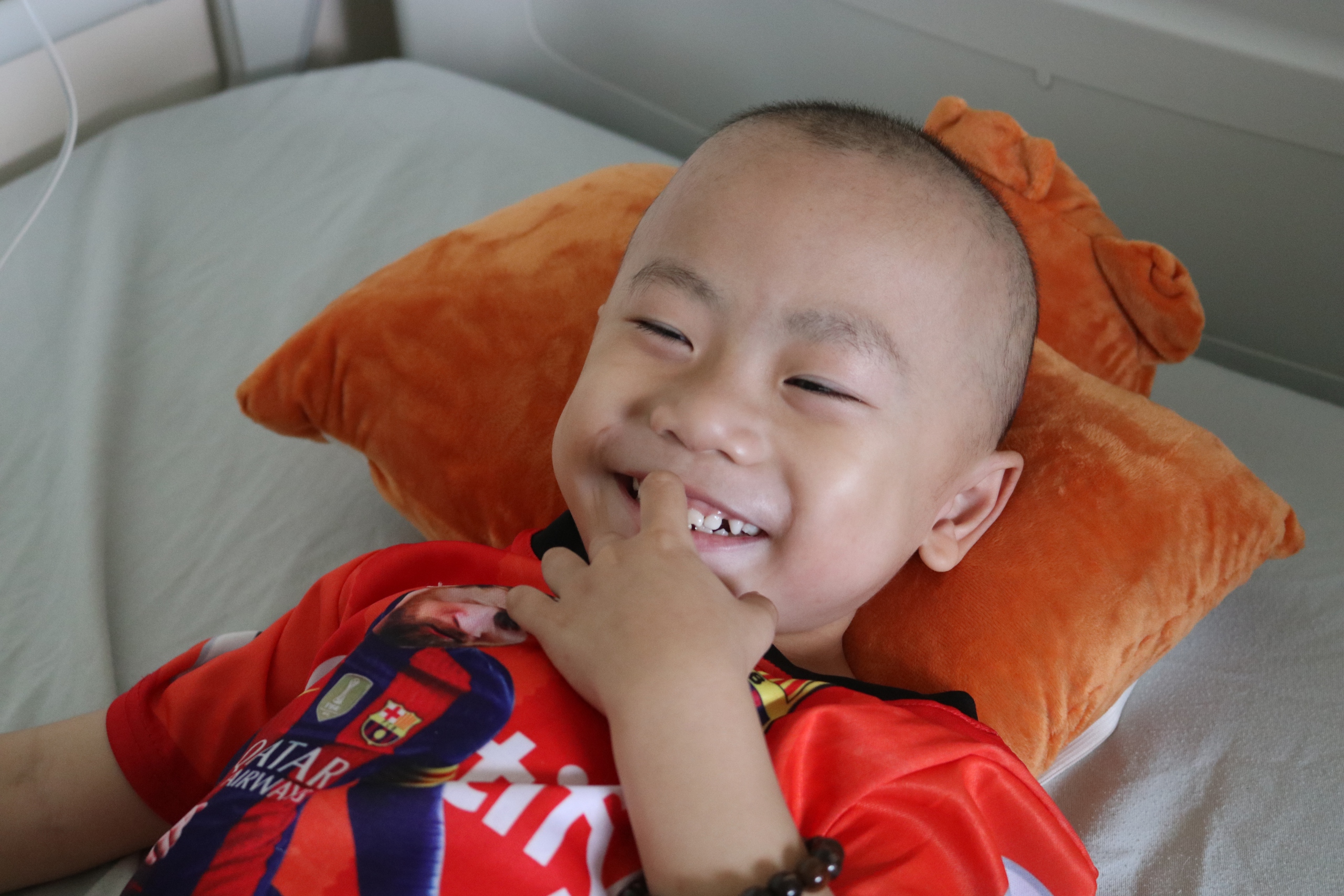 'Con muốn sống': Giờ mà bỏ cuộc thì con tôi chết mất- Ảnh 4. Lâm thường an ủi, động viên những lúc mẹ buồn