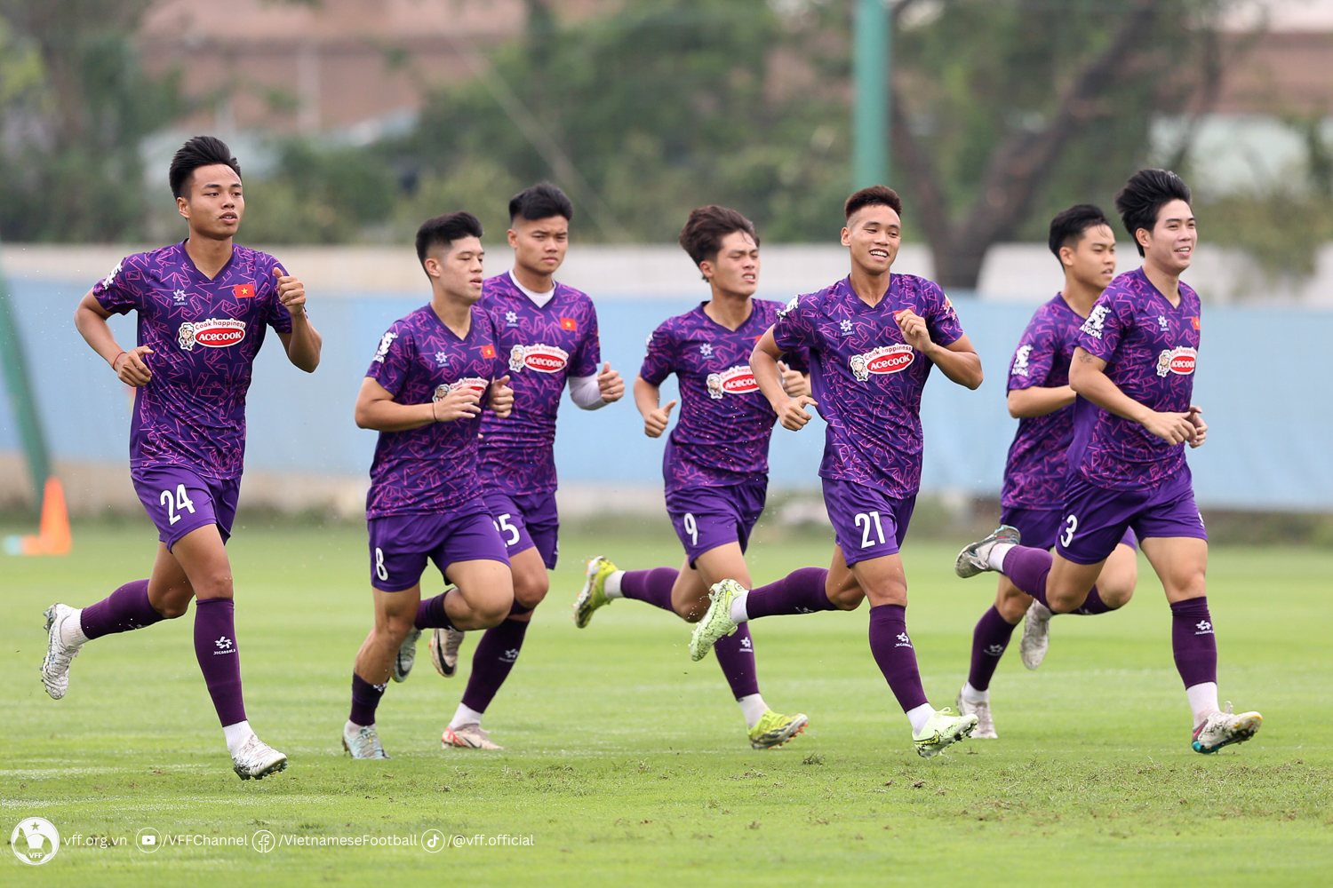 Đội tuyển U23 Việt Nam hào hứng bước vào buổi tập đầu tiên, chuẩn bị cho đấu trường châu Á