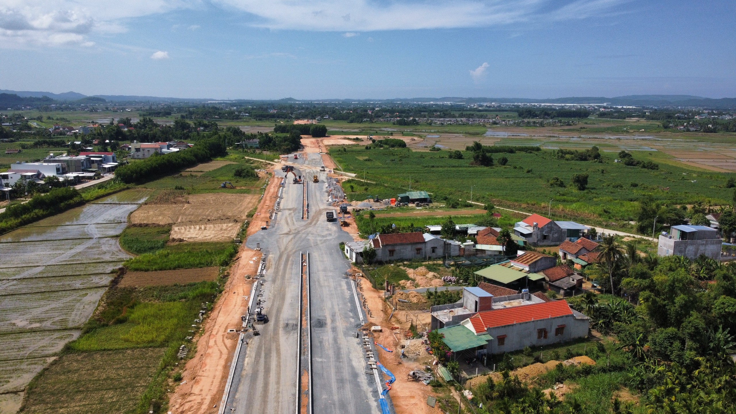 Đường giao thông cầu Thạch Bích - Tịnh Phong (Quảng Ngãi) trông chờ vào nguồn thu tiền sử dụng đất
