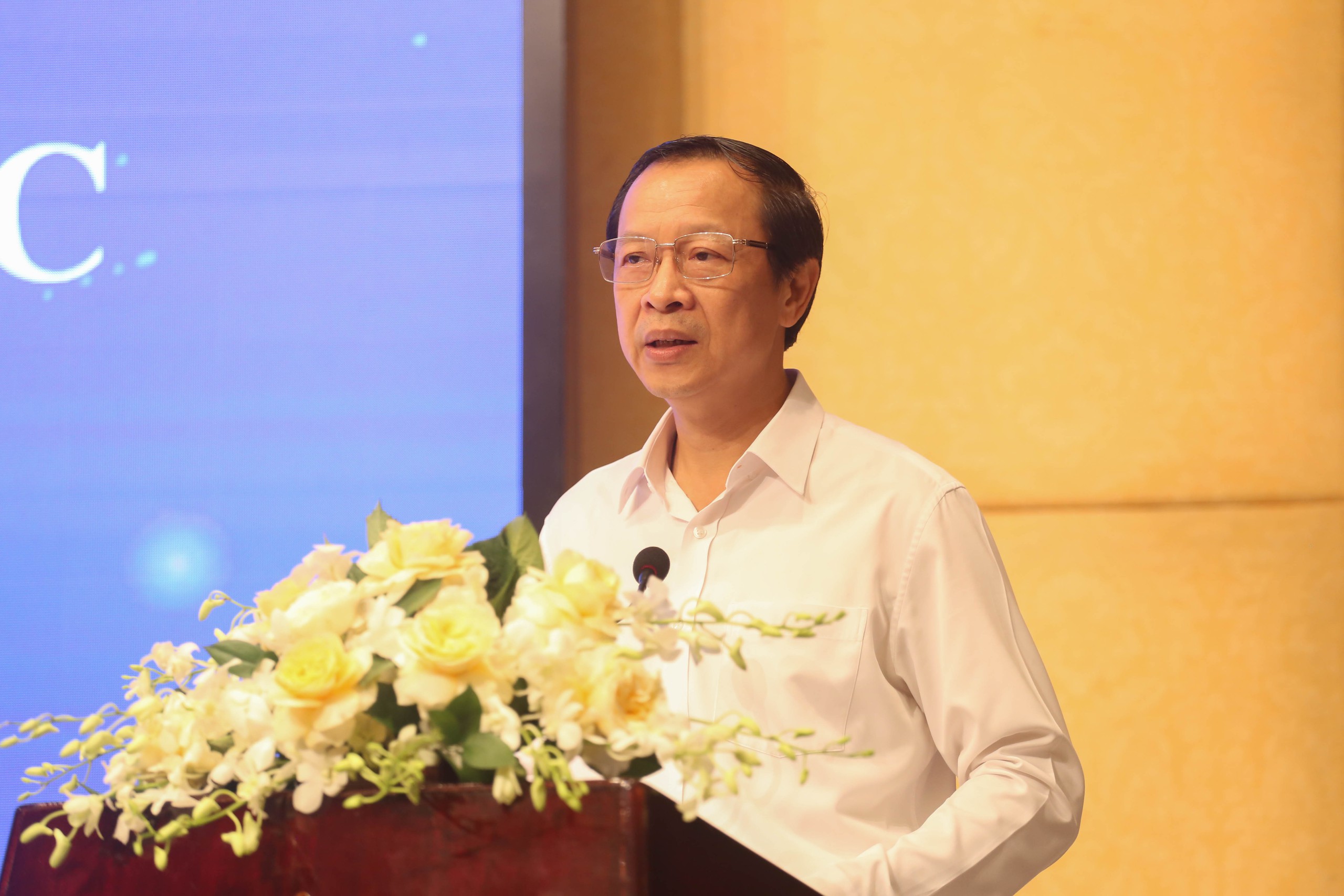 Thứ trưởng Bộ GD-ĐT Phạm Ngọc Thưởng, Trưởng ban chỉ đạo cấp quốc gia kỳ thi tốt nghiệp THPT năm 2024, phát biểu tại hội nghị
