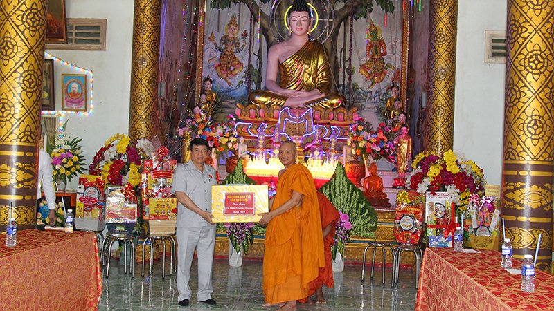 Hội đồng dân tộc của Quốc hội chúc tết cổ truyền Chôl Chnăm Thmây ở Vĩnh Long- Ảnh 4.