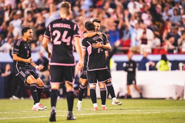 Messi kiến tạo và ghi bàn tuyệt đỉnh, cùng Suarez giúp Inter Miami thắng kịch tính