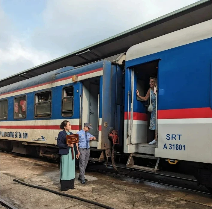 Bên trong tàu lửa vé 8 triệu đồng ở Việt Nam vào top xa hoa nhất châu Á