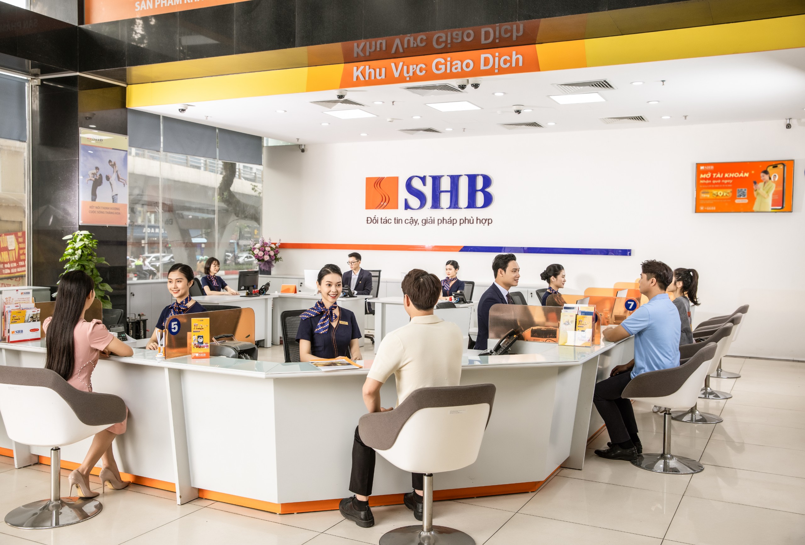 SHB - Ngân hàng đồng hành, chia sẻ và cùng phát triển- Ảnh 2.