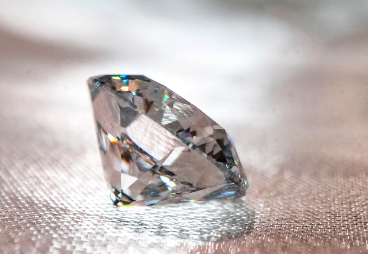 Lần đầu tiên trên thế giới, Trung Quốc sản xuất ra kim cương từ hoa mẫu đơn