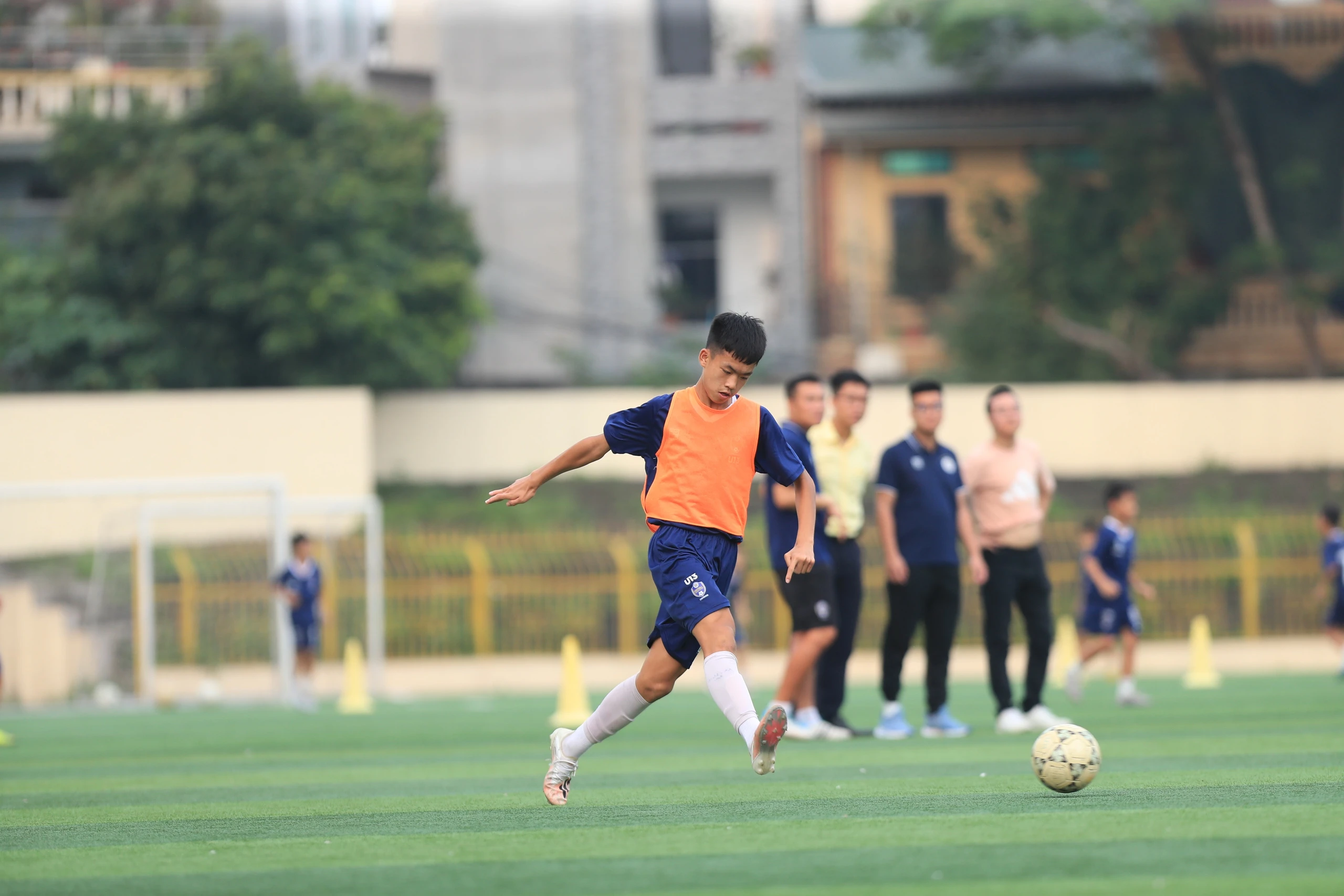 Bên trong trung tâm bóng đá 'độc lạ', nơi con trai Thành Lương nuôi giấc mơ thành cầu thủ