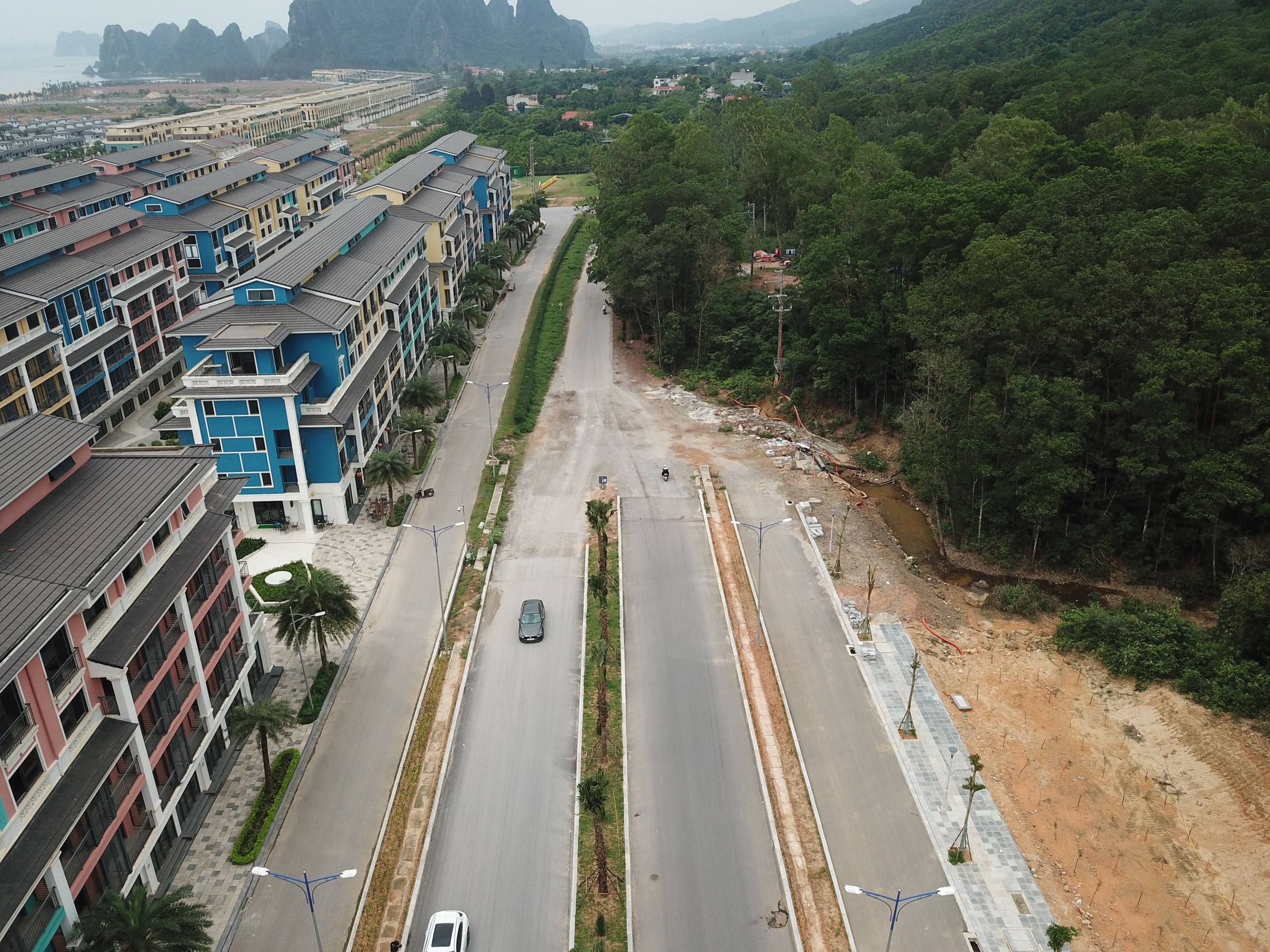 Cận cảnh 'con đường đau khổ' có giá gần 158 tỉ đồng/km ở Vân Đồn- Ảnh 7.