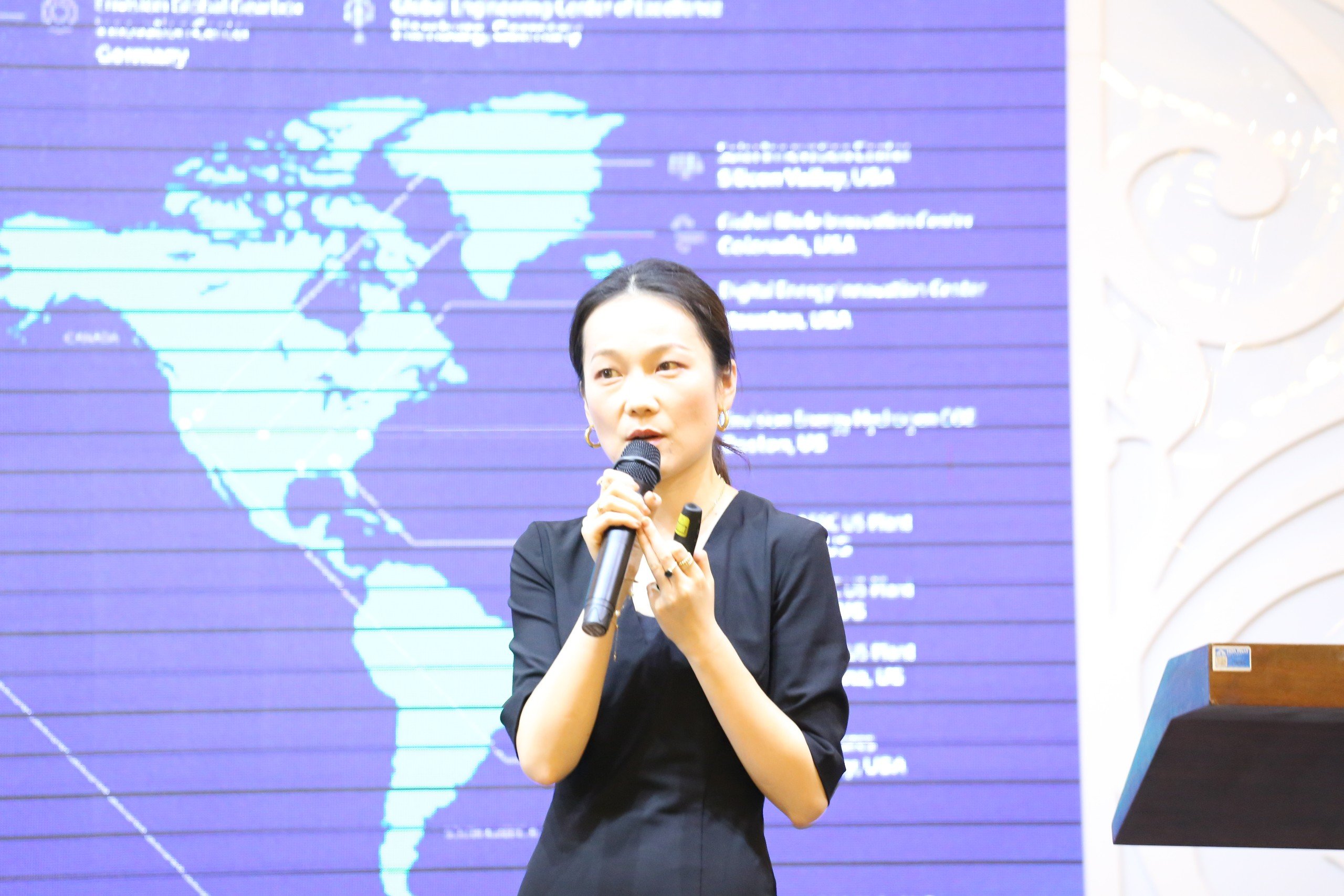 Đại diện Tập đoàn Envision Group cam kết sẽ giúp khởi xướng tỉnh Ninh Thuận quy hoạch 