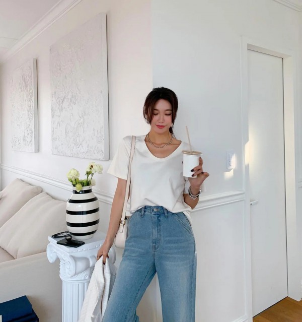 5 mẫu áo thun thanh lịch, phù hợp đi làm ngày nóng