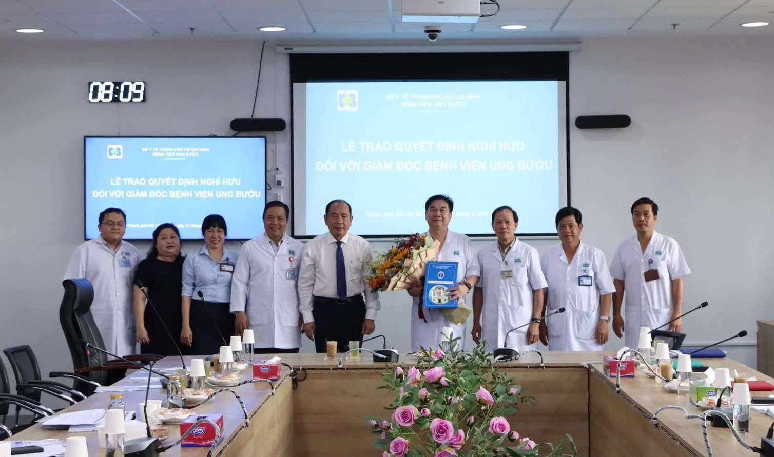 Lễ trao quyết định nhân sự Bệnh viện Ung bướu TP.HCM ngày 23.4