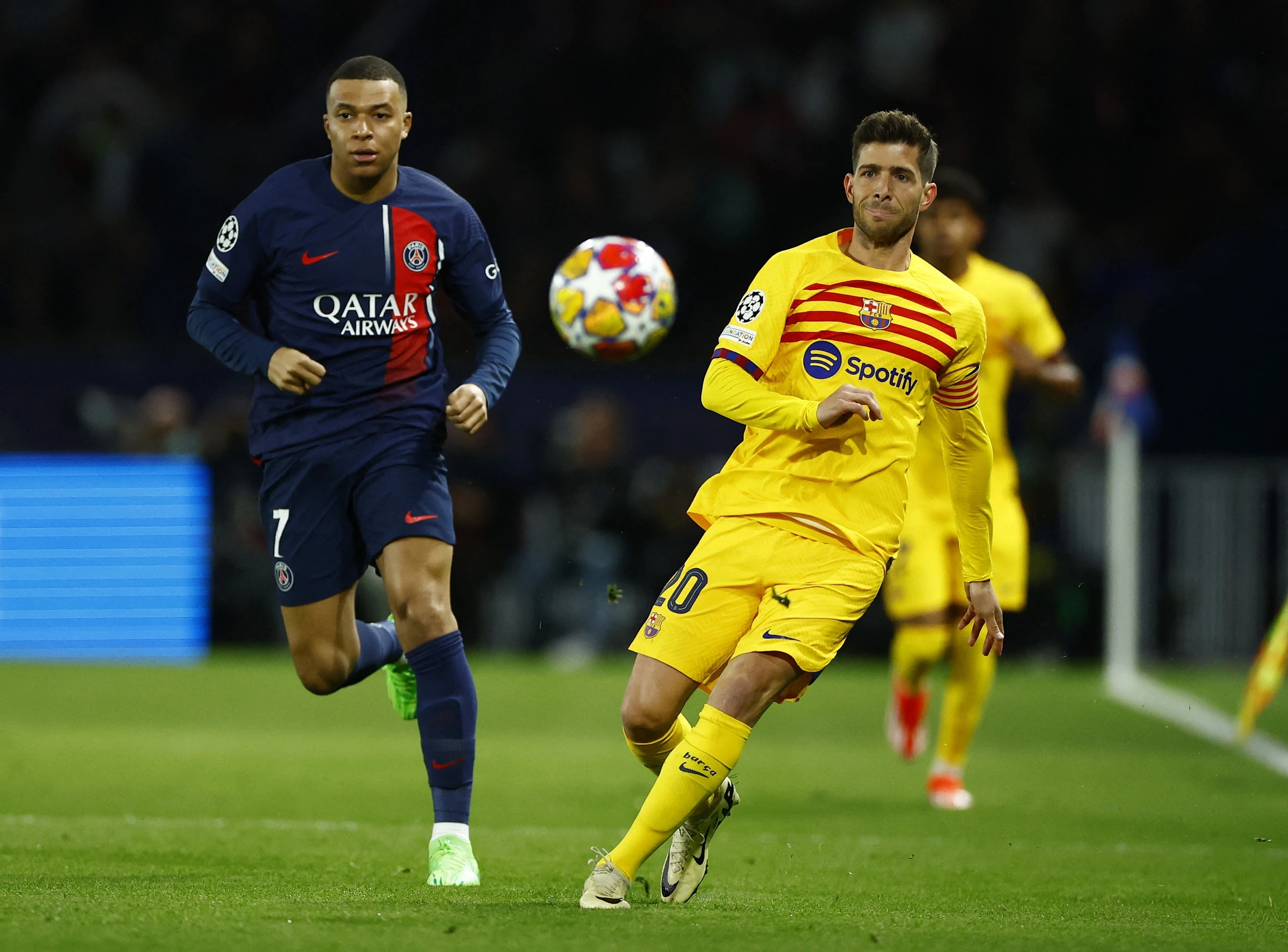 Champions League: Đôi công mãn nhãn, Barca đánh bại kịch tính PSG ngay trên sân khách