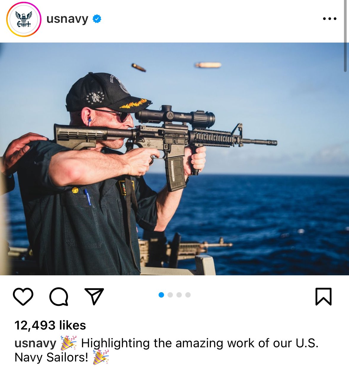 Tải khoản Instagram của Hải quân Mỹ đăng ảnh ông Cameron Yaste cầm súng trường lắp ngược ống ngắm