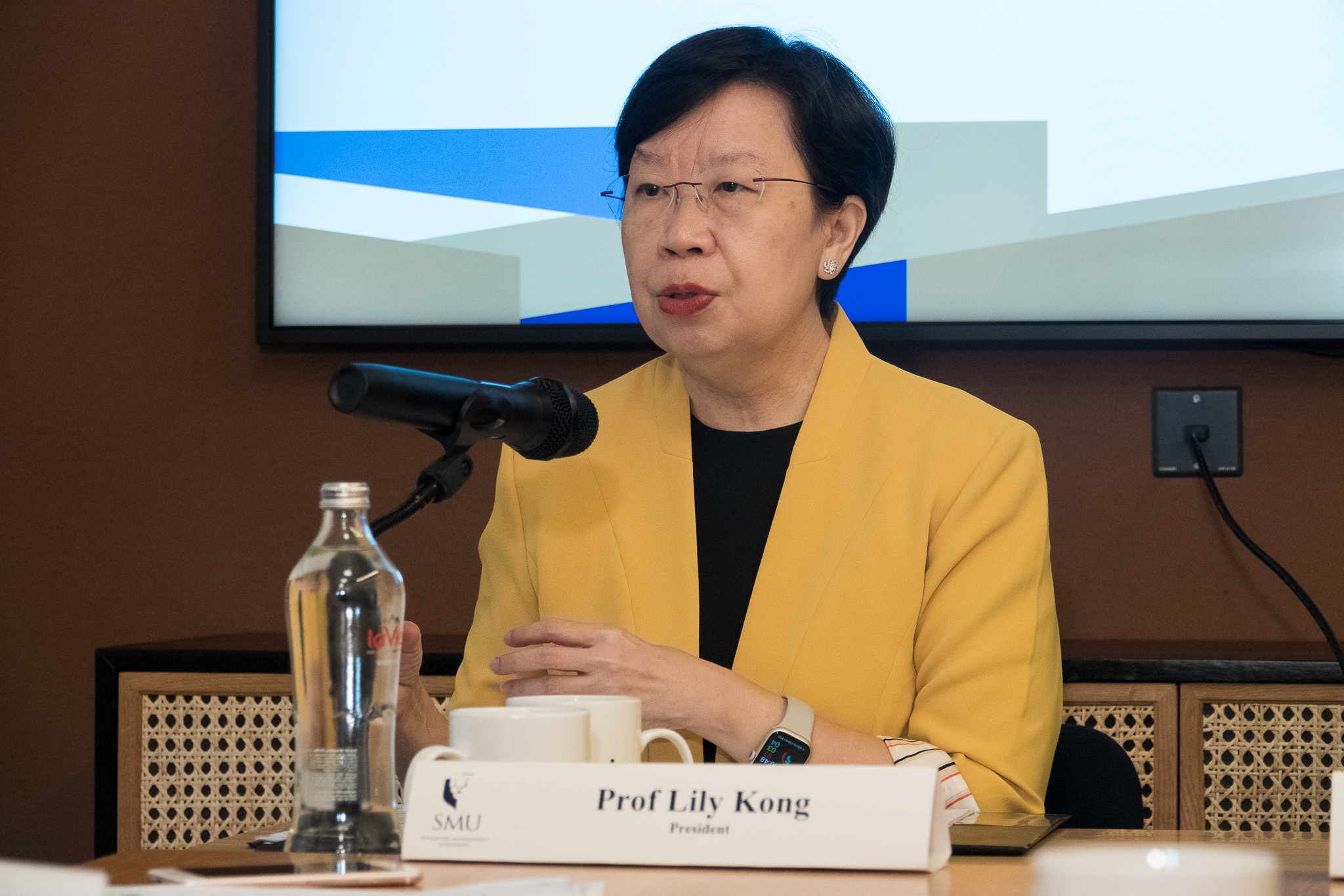 Giáo sư Lily Kong, Chủ tịch ĐH Quản lý Singapore, trong buổi gặp gỡ với báo giới sáng 25.4