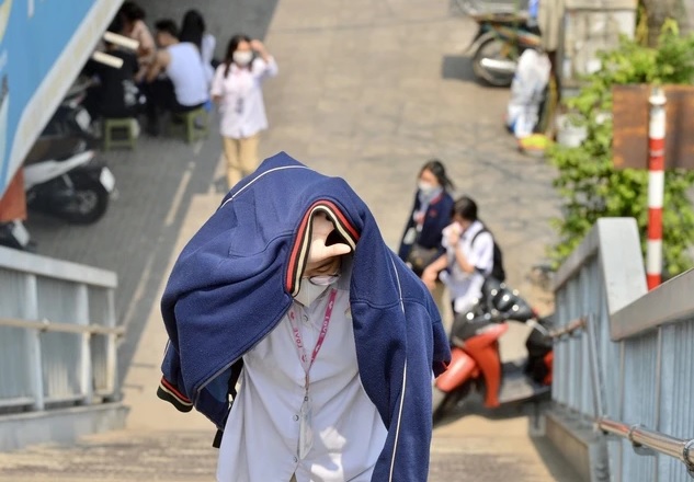 Có nên điều chỉnh giờ học khi nắng nóng?- Ảnh 1. Có nên điều chỉnh giờ học khi nắng nóng?- Ảnh 1.