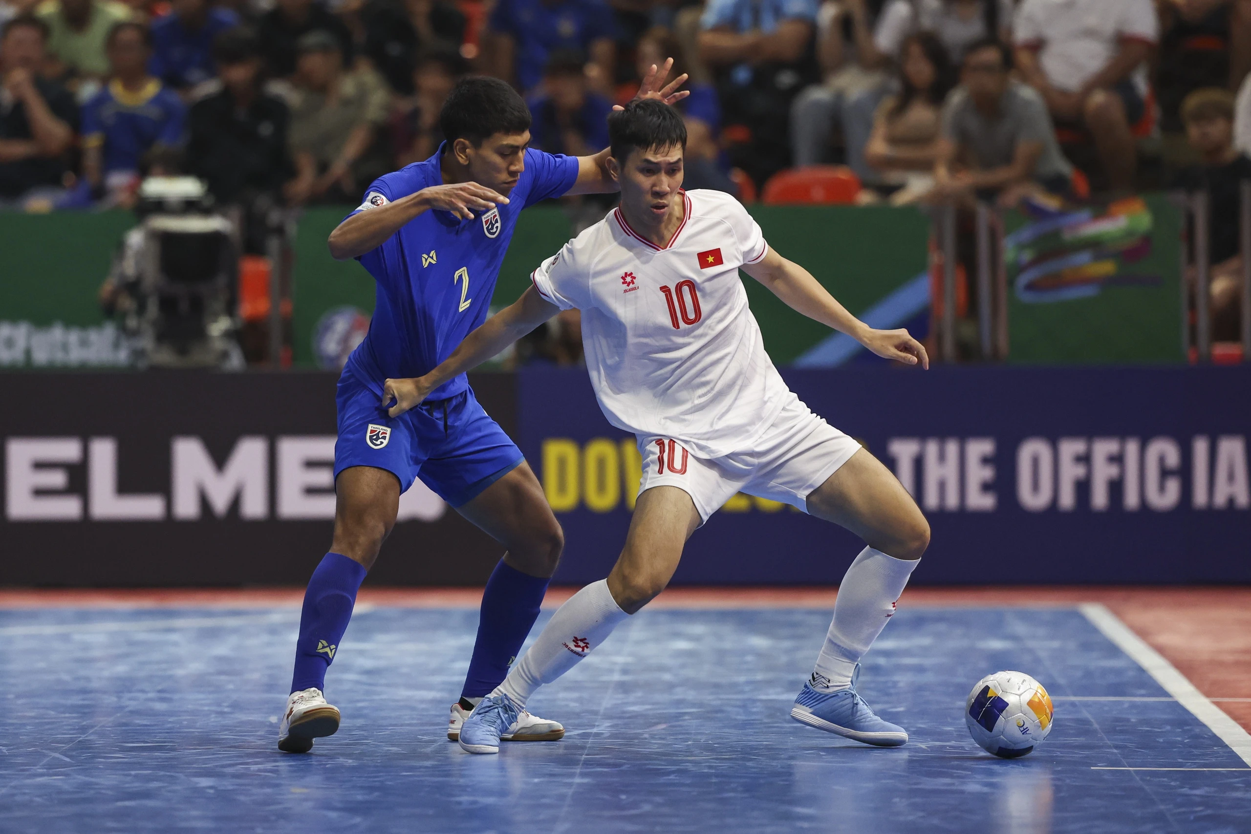 Đội tuyển Việt Nam vào được tứ kết châu Á, HLV Argentina vẫn 'ngẩn ngơ' tiếc một điều