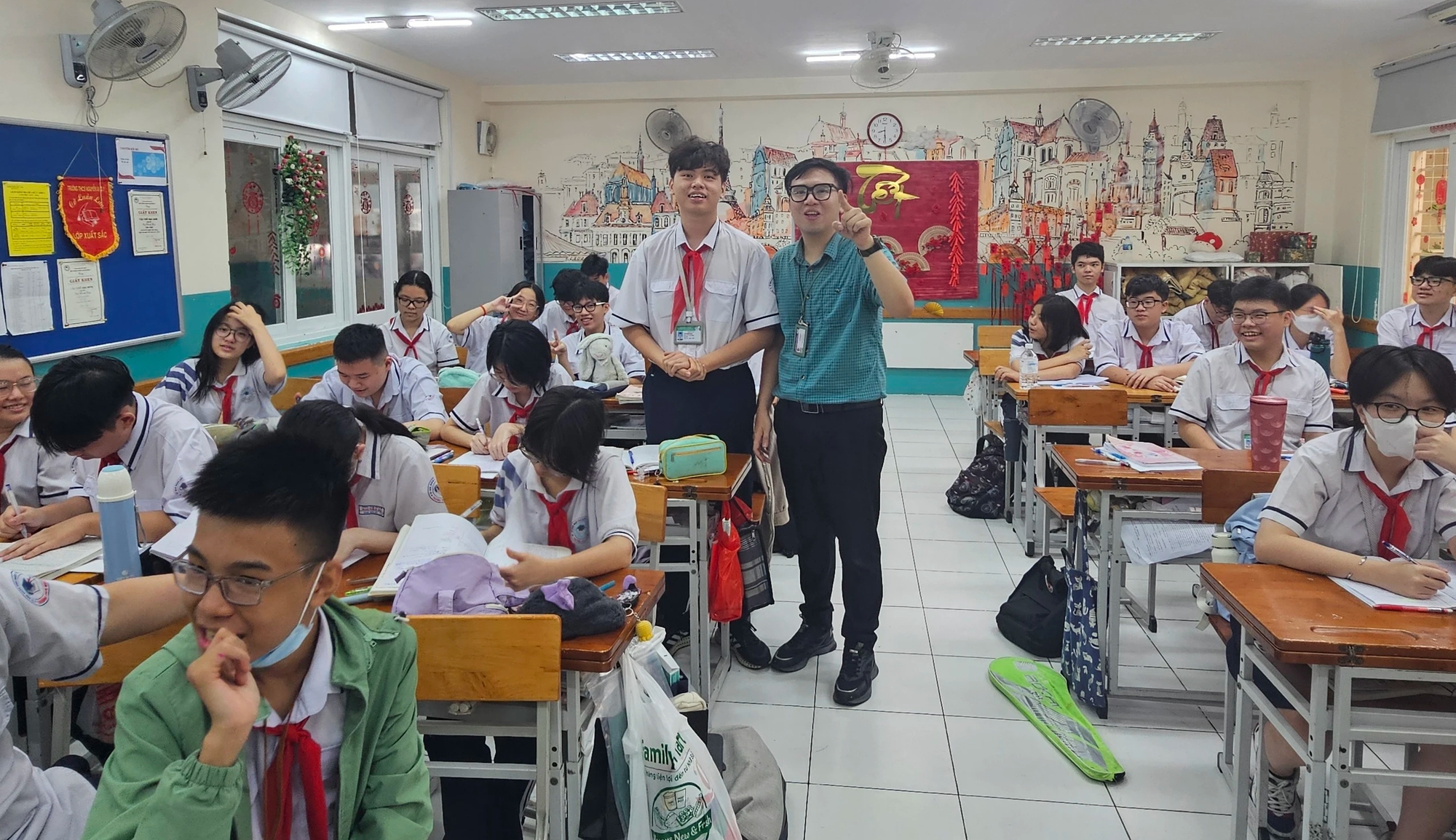 Học sinh lớp 9 Trường THCS Nguyễn Du (Q.1, TP.HCM) trong tiết học ngữ văn