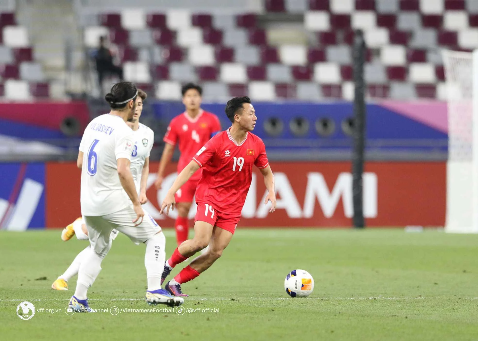 HLV Hoàng Anh Tuấn: 'Đội U.23 Việt Nam sẽ rất khác ở tứ kết, Iraq không hề yếu’
