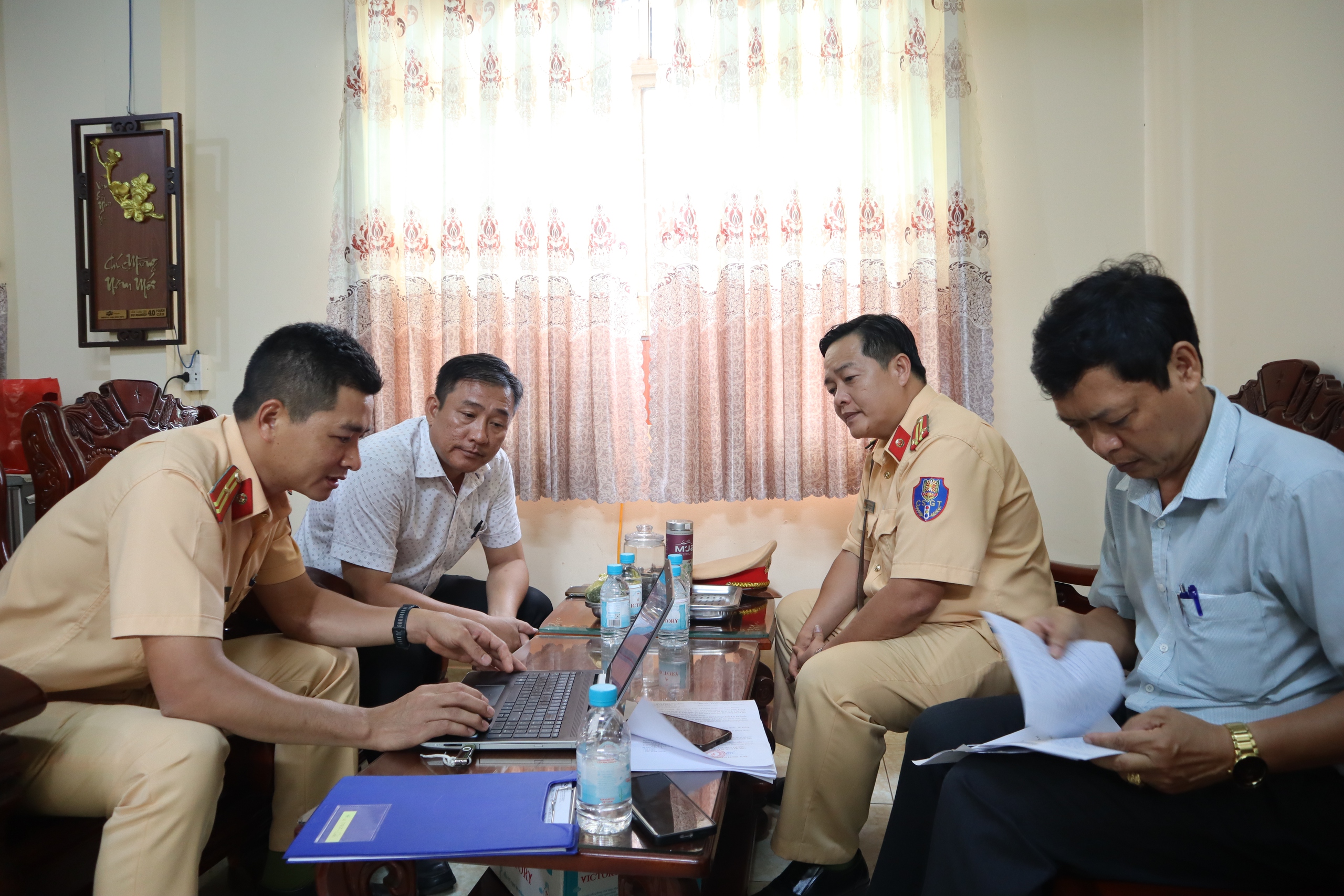 Học sinh vi phạm luật giao thông: Trách nhiệm thuộc về ai?- Ảnh 4. Học sinh vi phạm luật giao thông: Trách nhiệm thuộc về ai?- Ảnh 4.