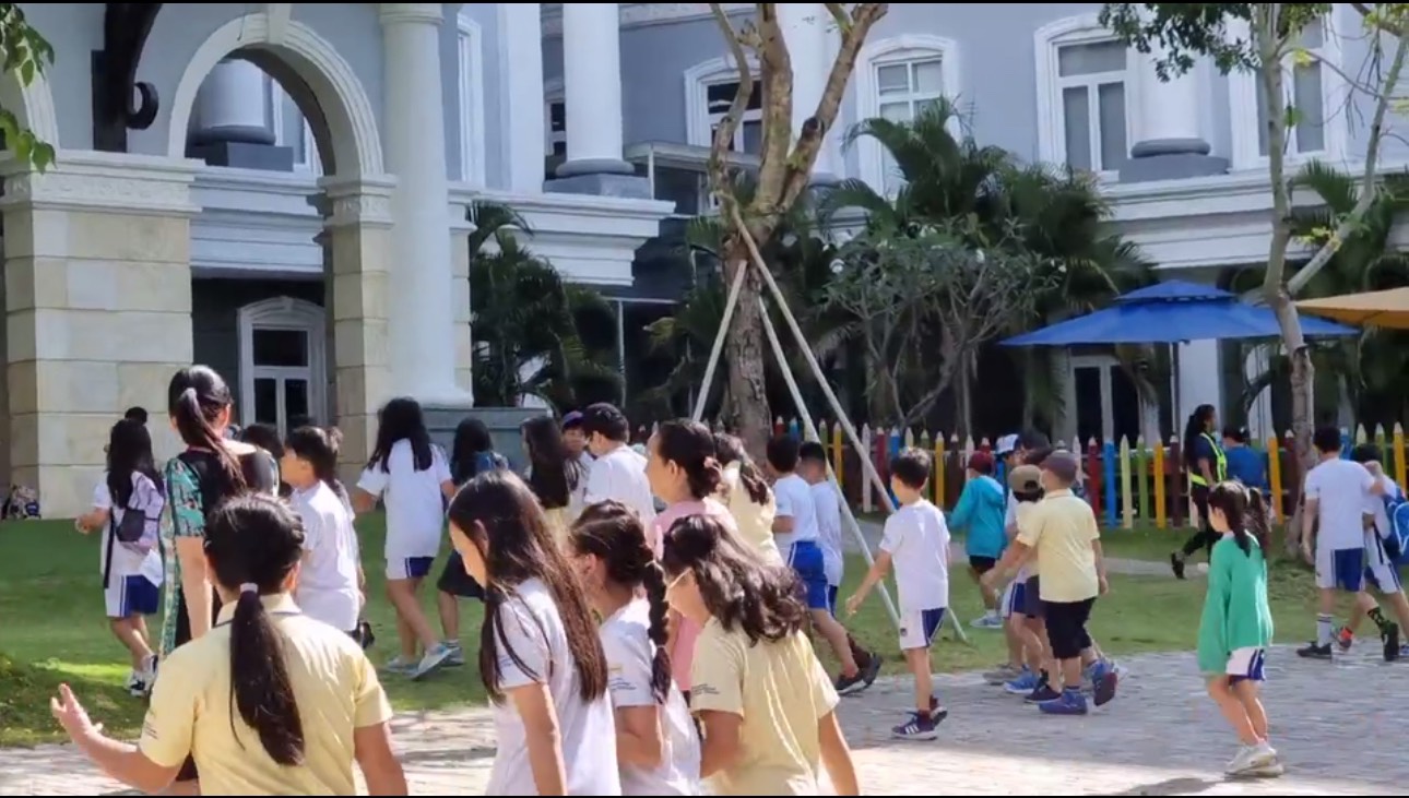Hôm nay, học sinh Trường quốc tế AISVN đi học trở lại- Ảnh 1. Hôm nay, học sinh Trường quốc tế AISVN đi học trở lại- Ảnh 1.