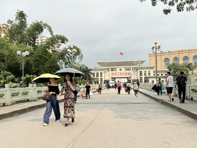 Khách theo 'tour 0 đồng' vào Quảng Ninh giảm còn 500 người/ngày- Ảnh 1.