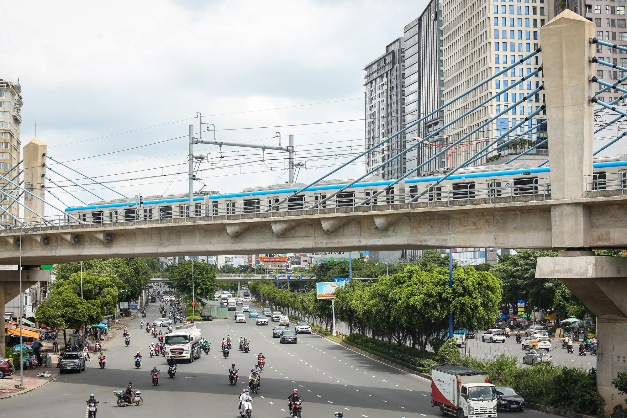 Không phải chờ tới cuối năm, tuyến metro số 1 có thể chạy ngay từ tháng 7- Ảnh 1.