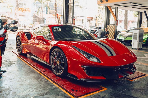 Liên tục mua những siêu xe Ferrari hàng hiếm, tay chơi  Vũ "Qua” nổi tiếng  thế giới
