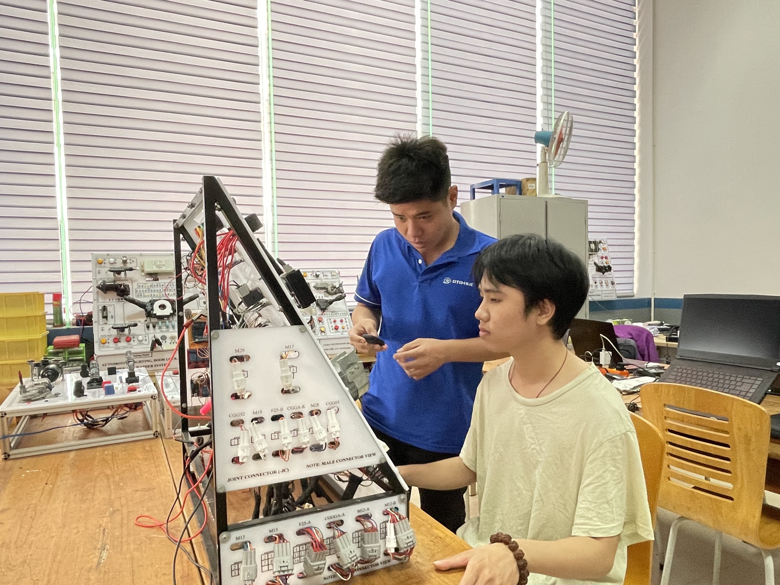 Yếu tố nào giúp tốt nghiệp khối ngành kỹ thuật có thu nhập cao?- Ảnh 1.