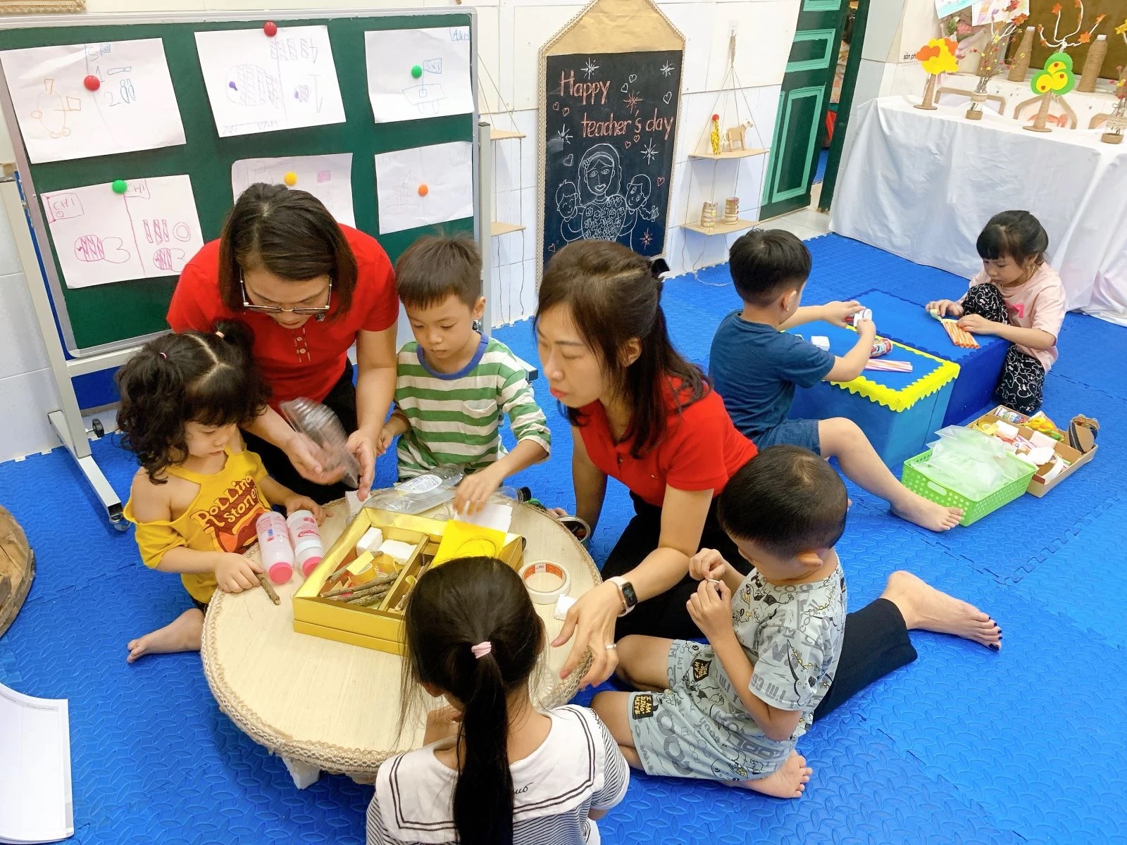 Mẹ ơi, đừng la cô nữa!- Ảnh 1. Mẹ ơi, đừng la cô nữa!- Ảnh 1.