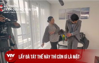 NSND Mỹ Uyên lấy đà tát Quang Sự “nổ đom đóm” mắt