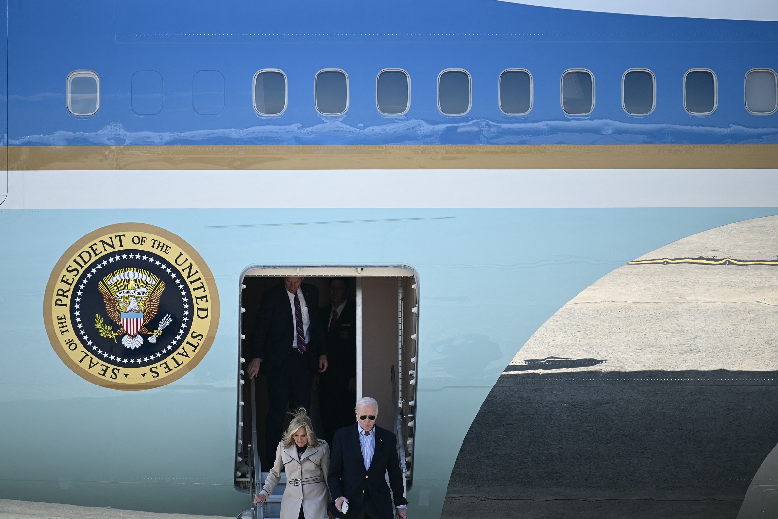 Nạn ăn cắp vặt trên chuyên cơ của Tổng thống Mỹ