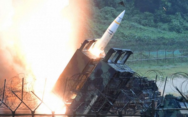 Ngón đòn mới của Ukraine: Tập kích tên lửa đạn đạo vào căn cứ không quân Nga